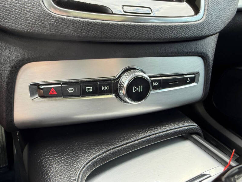 2018 Volvo XC90 T5 Momentum 7-Passenger