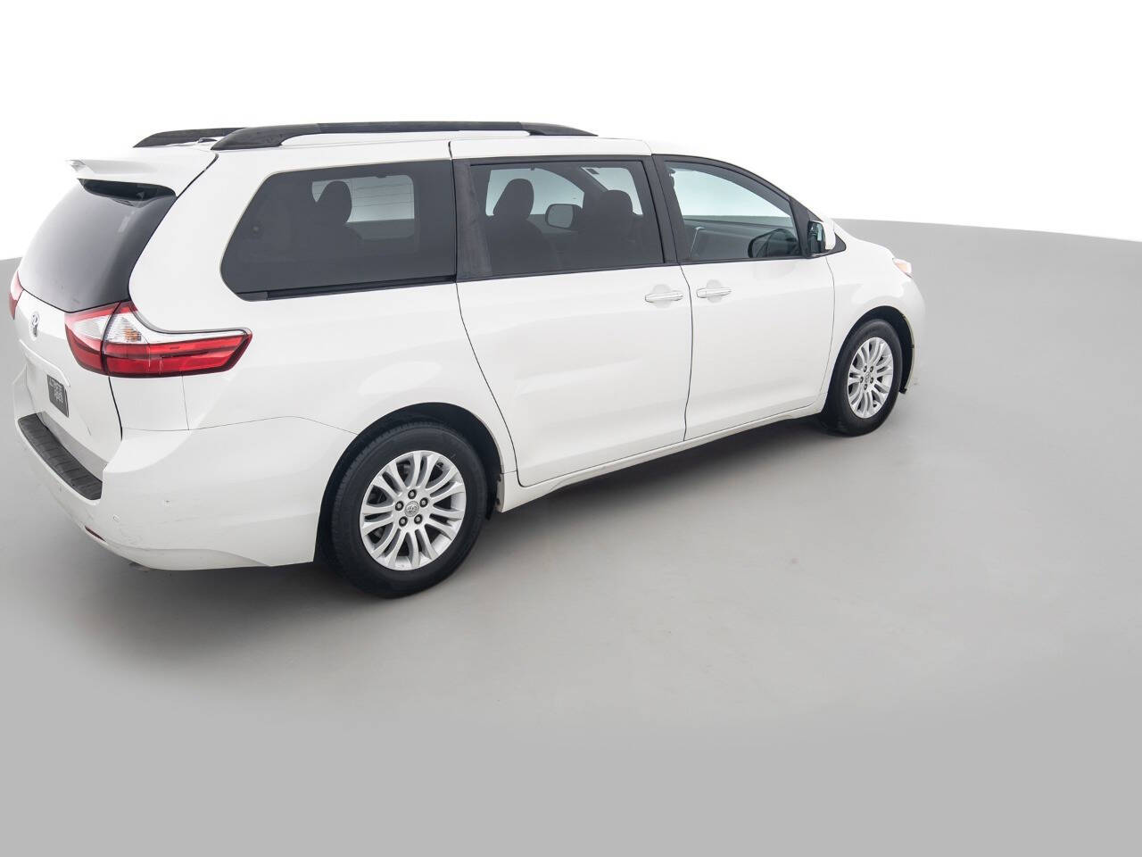 Used Car 2017 Toyota Sienna  Xle Premium 8 Passenger 4dr Mini Van For Sale Under $20,000 In Coal City, Illinois