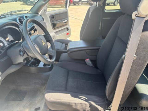 2006 Mitsubishi Raider LS