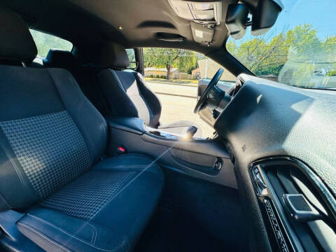 2015 Dodge Challenger SXT