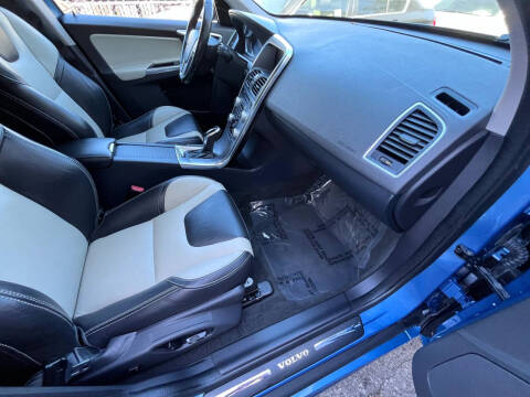 2017 Volvo XC60 T5 Dynamic