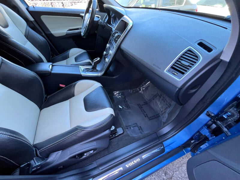 2017 Volvo XC60 T5 Dynamic