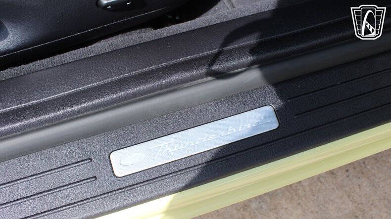2005 Ford Thunderbird