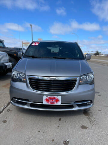 2014 Chrysler Town and Country for sale at UNITED AUTO INC in South Sioux City NE