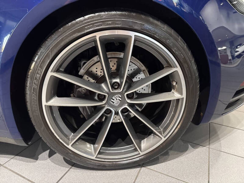 2020 Porsche 911 Carrera