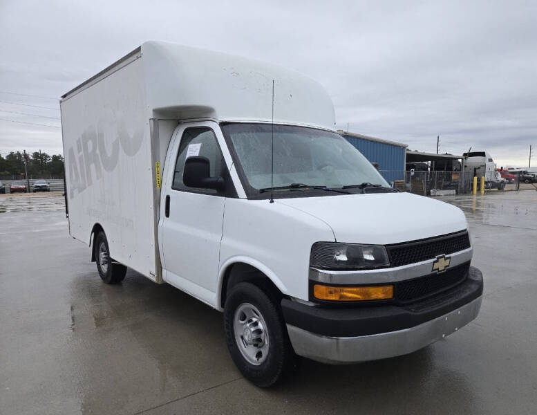 2017 Chevrolet Express Cutaway Base photo 6