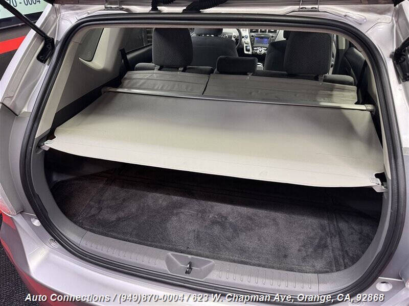 2014 Toyota Prius v Two