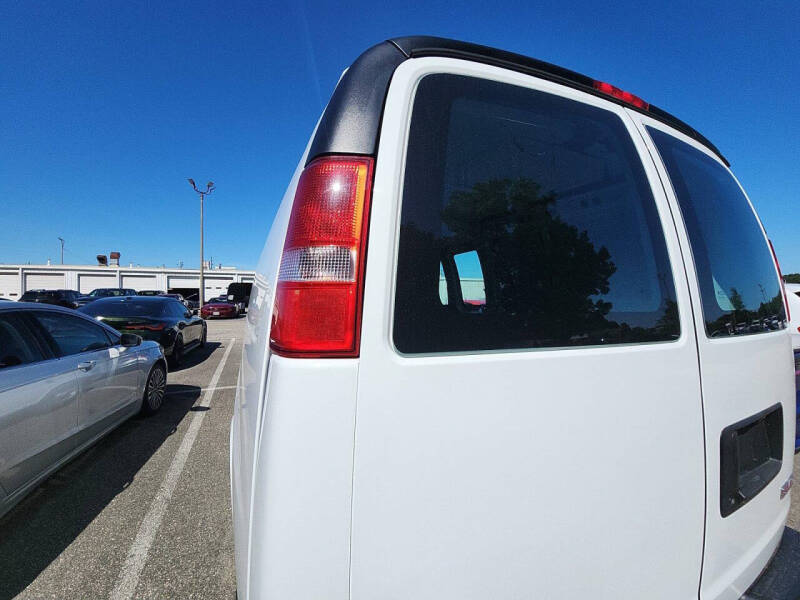 2025 GMC Savana 2500