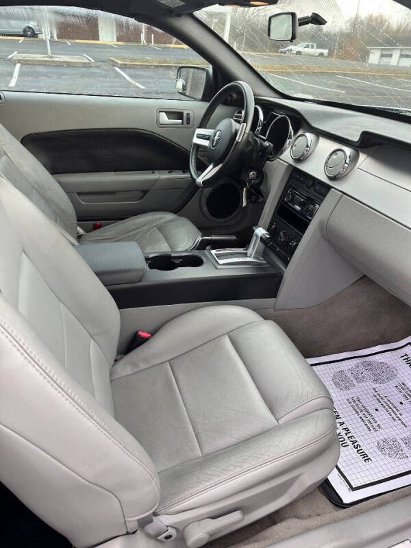 2006 Ford Mustang V6 Deluxe