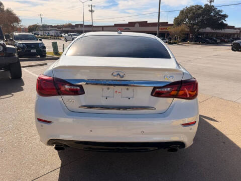 2016 Infiniti Q70 3.7