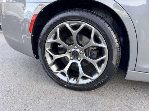 2018 Chrysler 300 Touring L