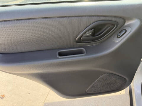 2005 Ford Escape XLS