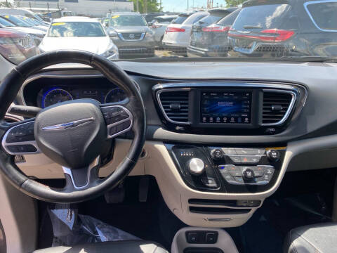 2020 Chrysler Pacifica Touring L