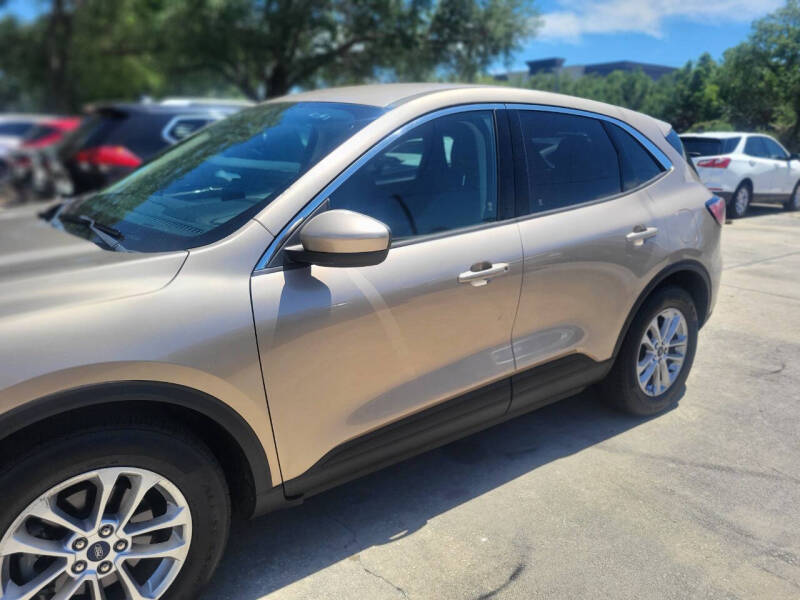 2020 Ford Escape SE