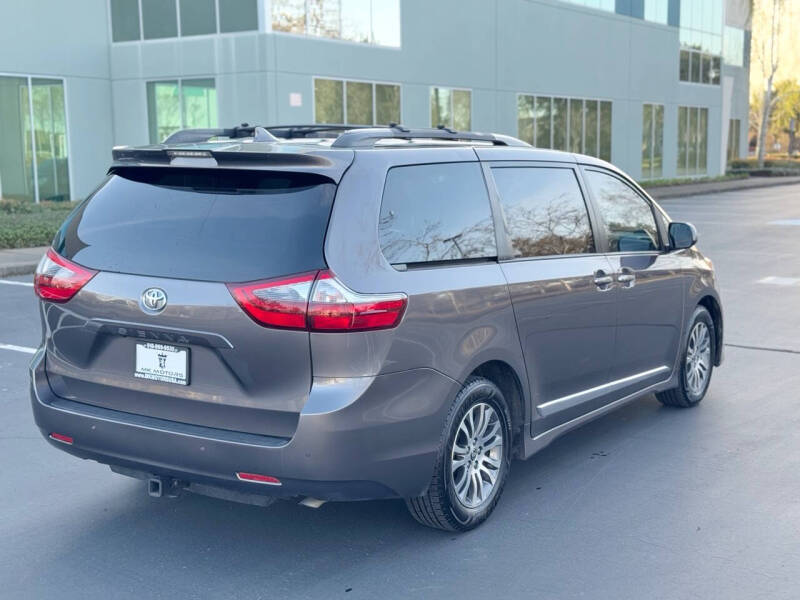 2020 Toyota Sienna XLE 8-Passenger