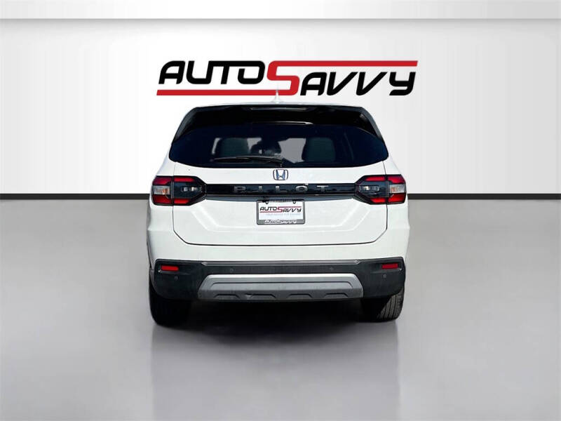 2024 Honda Pilot EX-L w/Rear Captain's Chairs