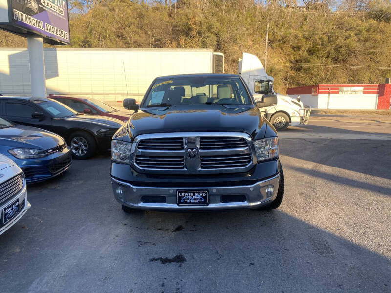 2016 RAM 1500 SLT