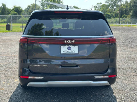 2022 Kia Carnival LX