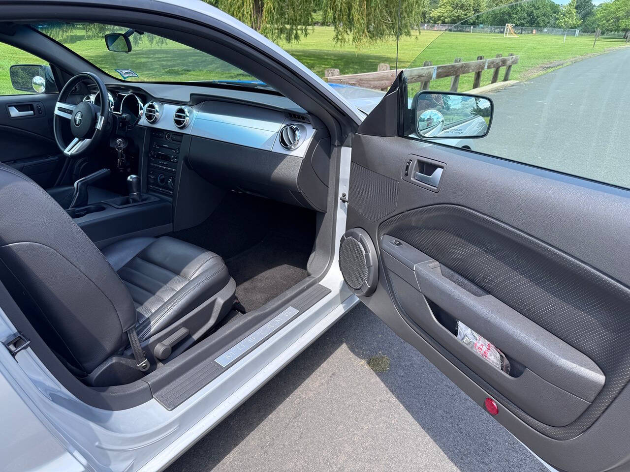 2005 Ford Mustang 15