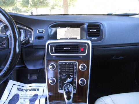 2015 Volvo V60 Cross Country T5 Platinum