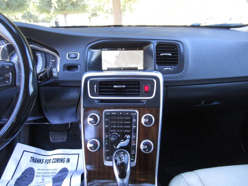 2015 Volvo V60 Cross Country T5 Platinum