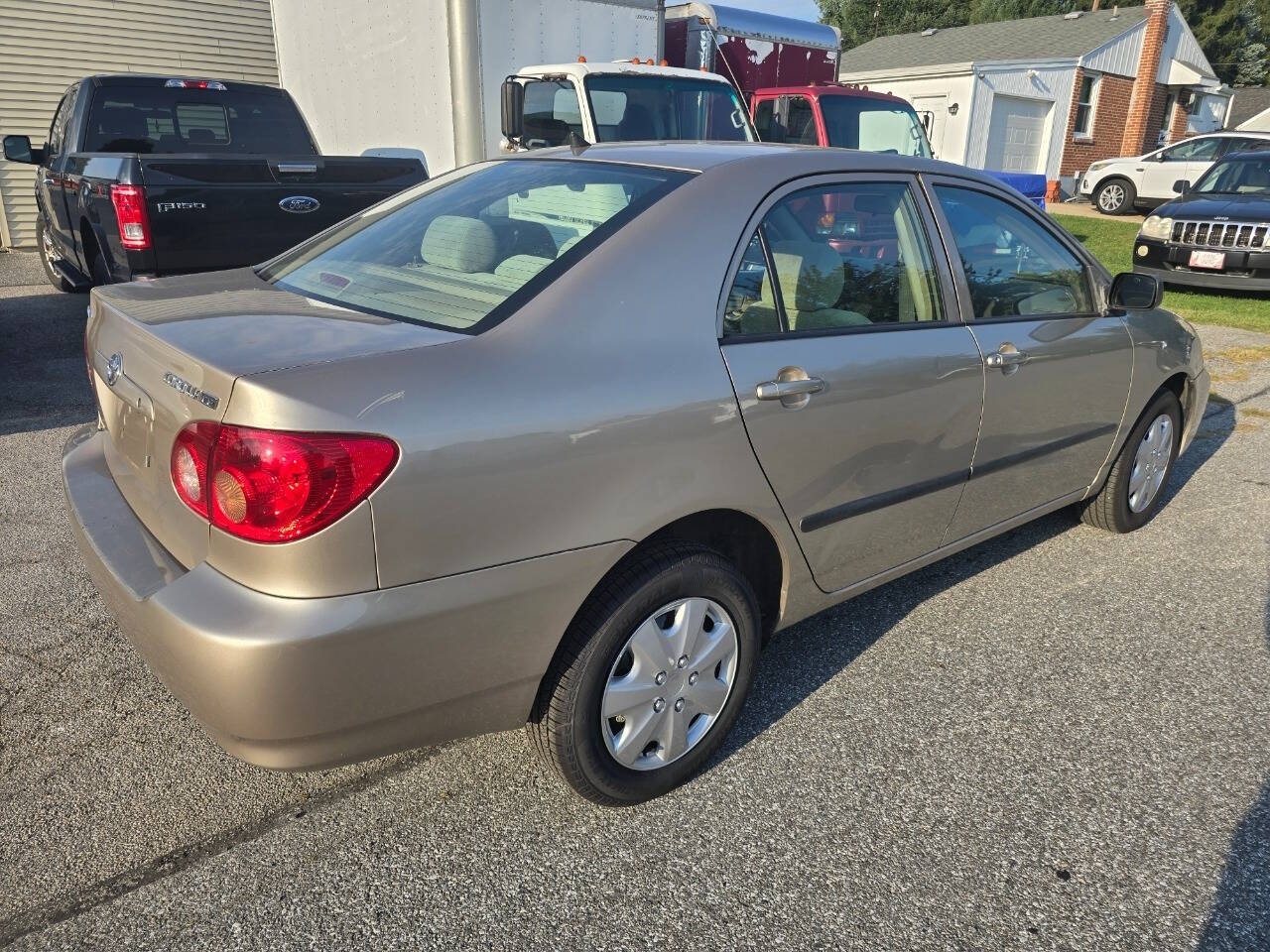 2007 Toyota Corolla for sale at QUEENSGATE AUTO SALES in York, PA