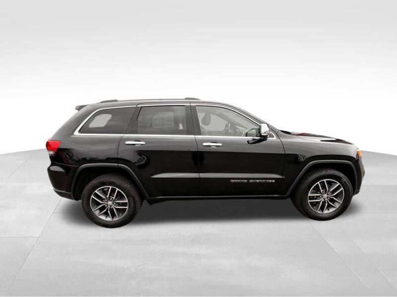 Jeep Grand Cherokee's photo