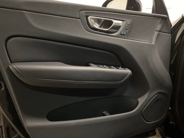 2025 Volvo XC60 B5 Plus Dark Theme