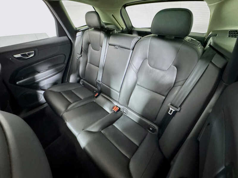 2025 Volvo XC60 B5 Core Dark Theme