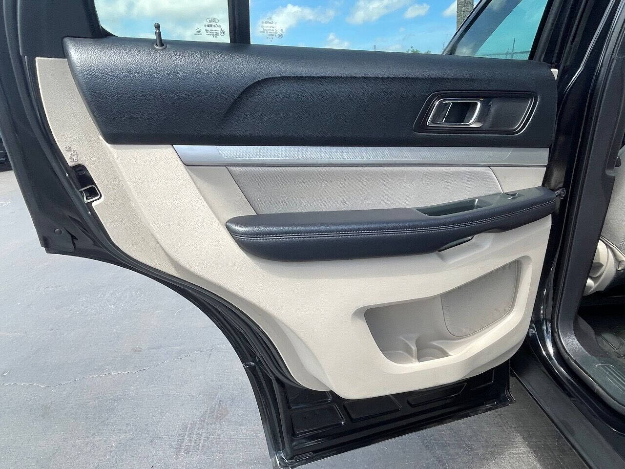 2018 Ford Explorer  - $17,900