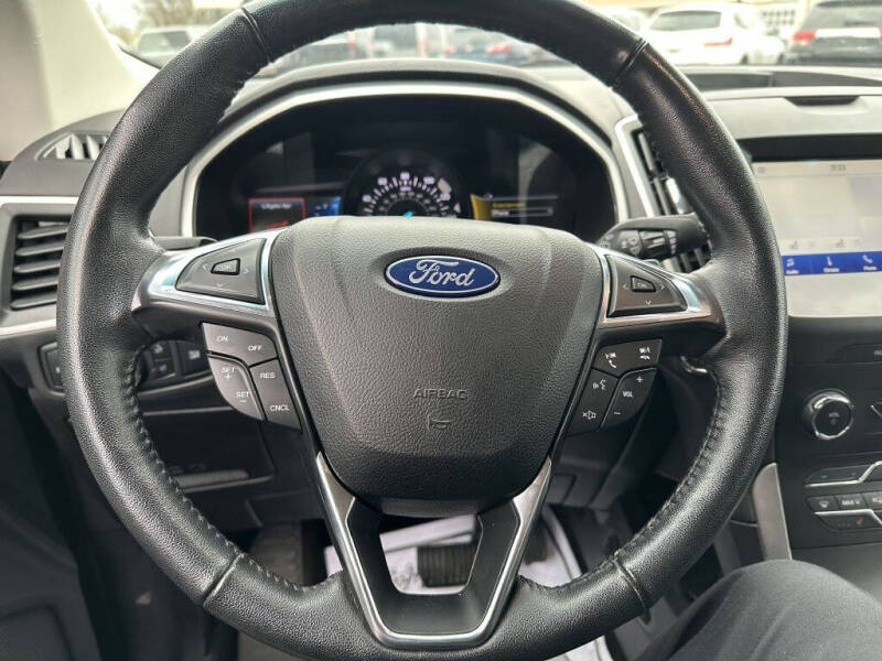 2020 Ford Edge SEL photo 10