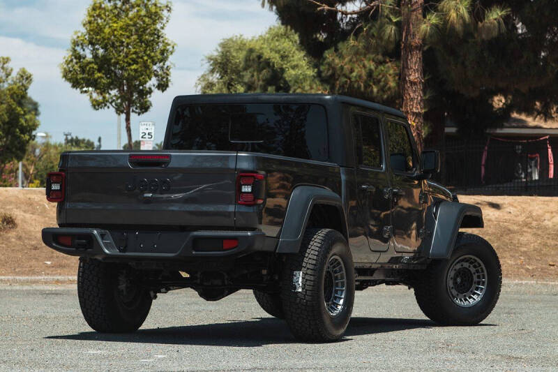 2024 Jeep Gladiator Sport