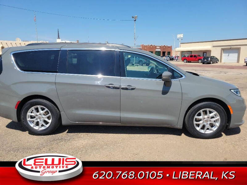 Used 2022 Chrysler Pacifica Touring L with VIN 2C4RC1BG6NR133325 for sale in Liberal, KS