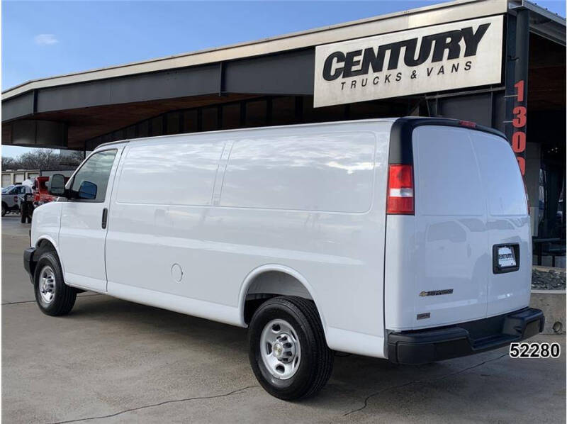 2025 Chevrolet Express 2500