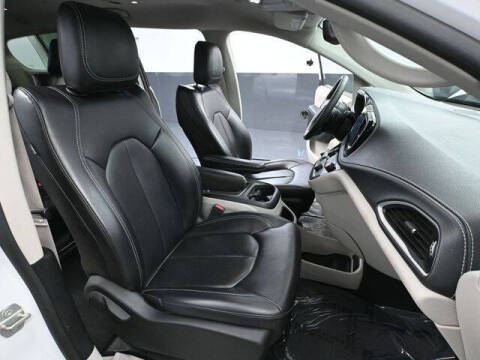 2023 Chrysler Pacifica Plug-In Hybrid Touring L