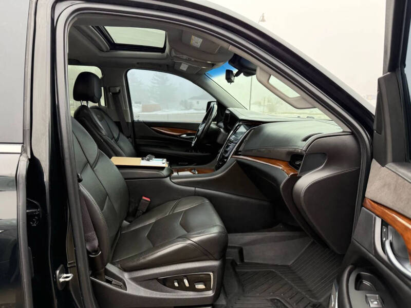 2017 Cadillac Escalade Luxury