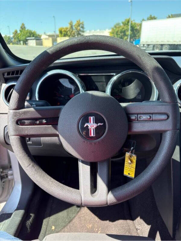 2006 Ford Mustang V6 Standard