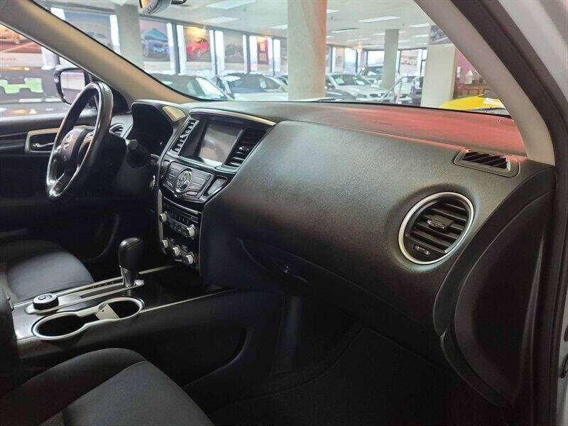 2017 Nissan Pathfinder SV