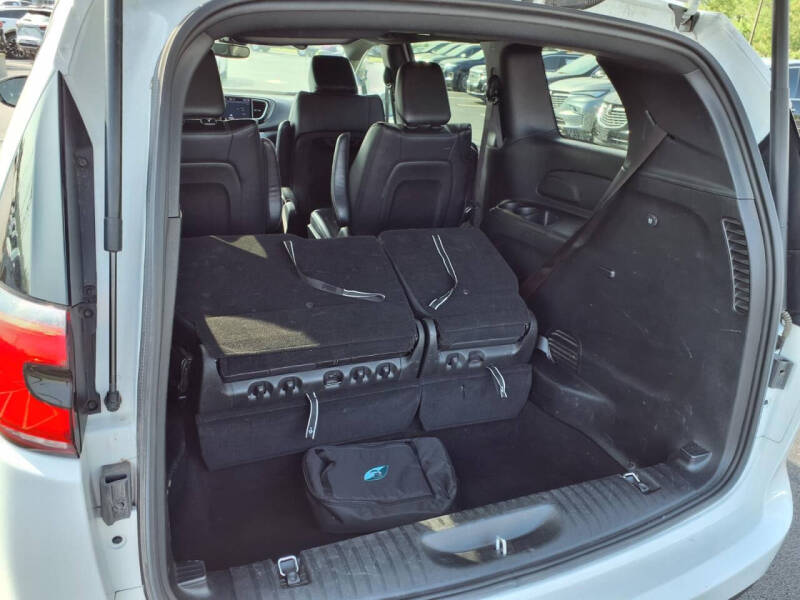 2024 Chrysler Pacifica Plug-In Hybrid Select