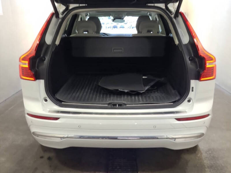 2023 Volvo XC60 B5 Plus Bright Theme