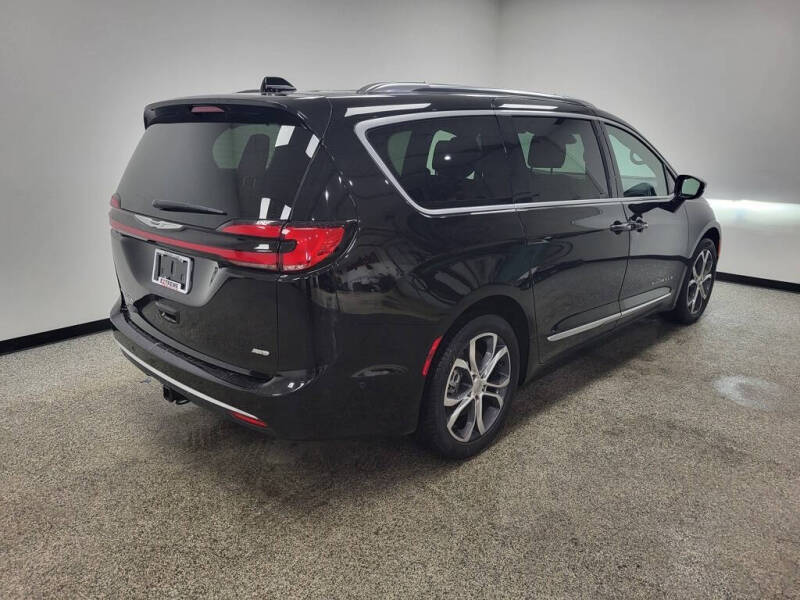 2025 Chrysler Pacifica Pinnacle