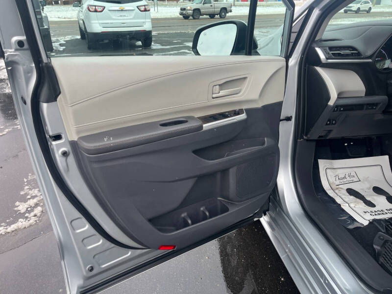 2022 Toyota Sienna LE 8-Passenger