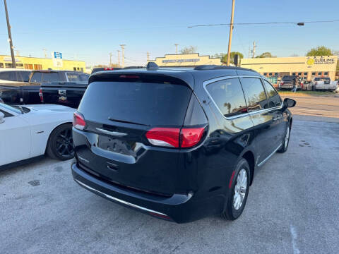 2017 Chrysler Pacifica Touring Plus