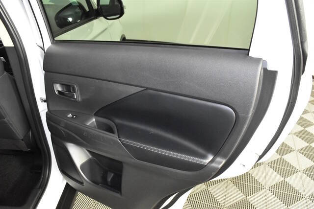 2020 Mitsubishi Outlander SE