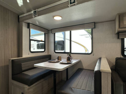 2022 **REDUCED** Shadow Cruiser 280QBS / 31ft