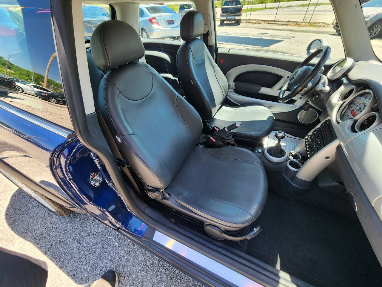 Dk. Blue 2003 MINI Cooper Base 2dr Hatchback 15