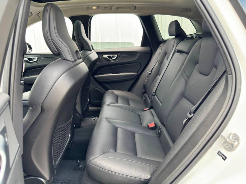 2024 Volvo XC60 B5 Plus Dark Theme