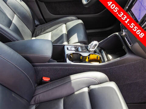 2023 Volvo XC40 B5 Plus Bright Theme