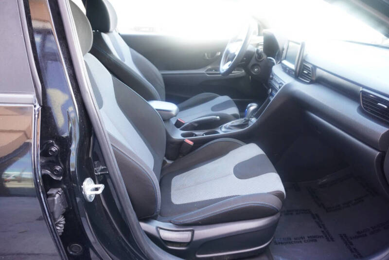 2019 Hyundai Veloster