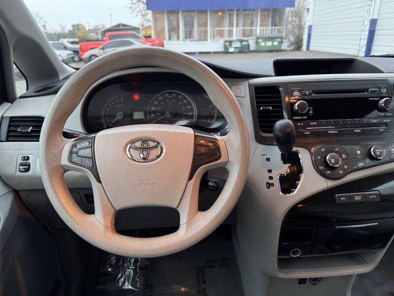 2011 Toyota Sienna LE 8-Passenger